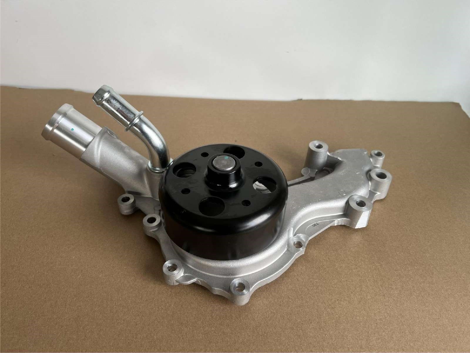 DS060705-Z12B 68311108AA US8160 JEEP  Water Pump
