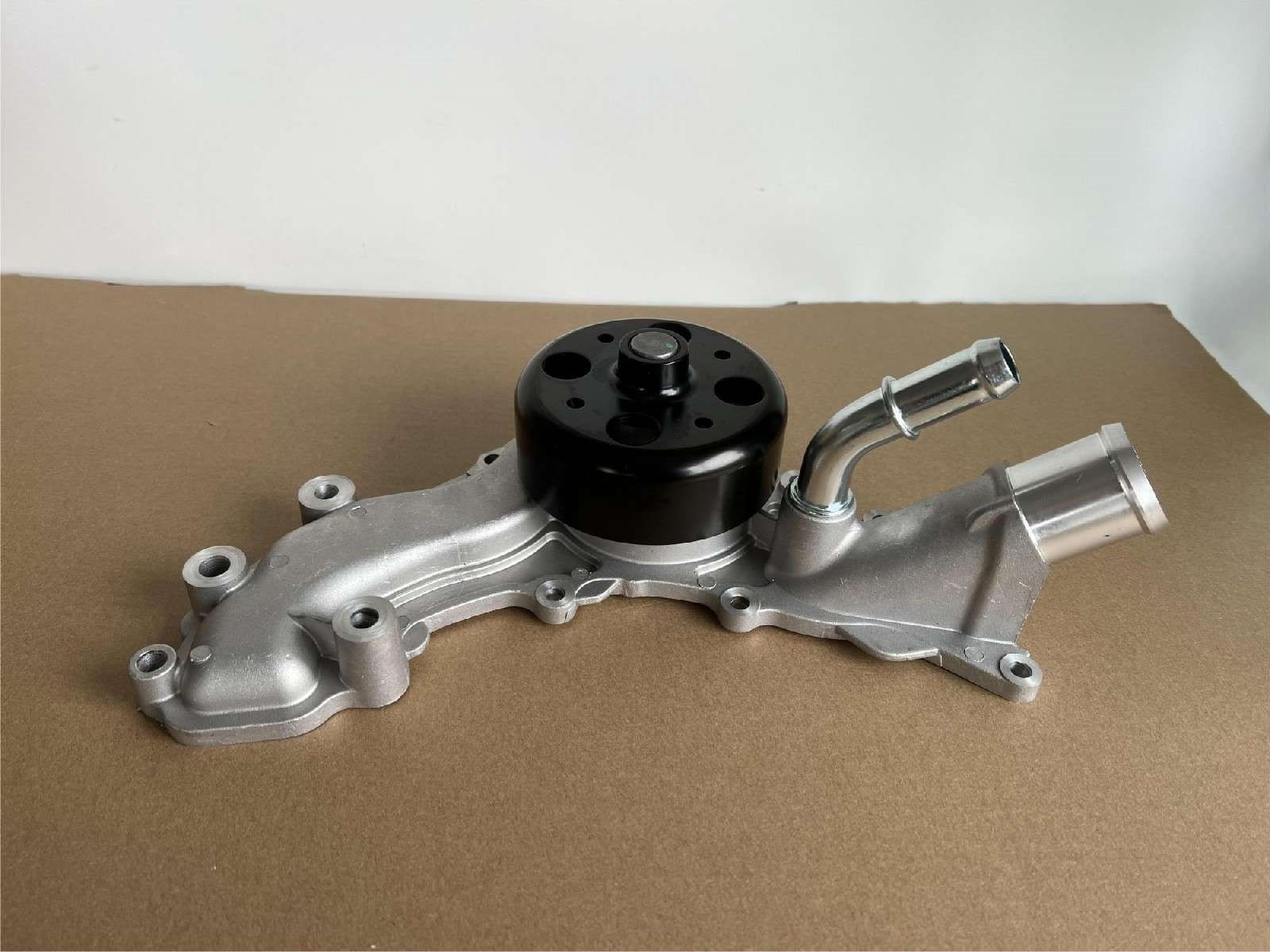 DS060705-Z12B 68311108AA US8160 JEEP  Water Pump