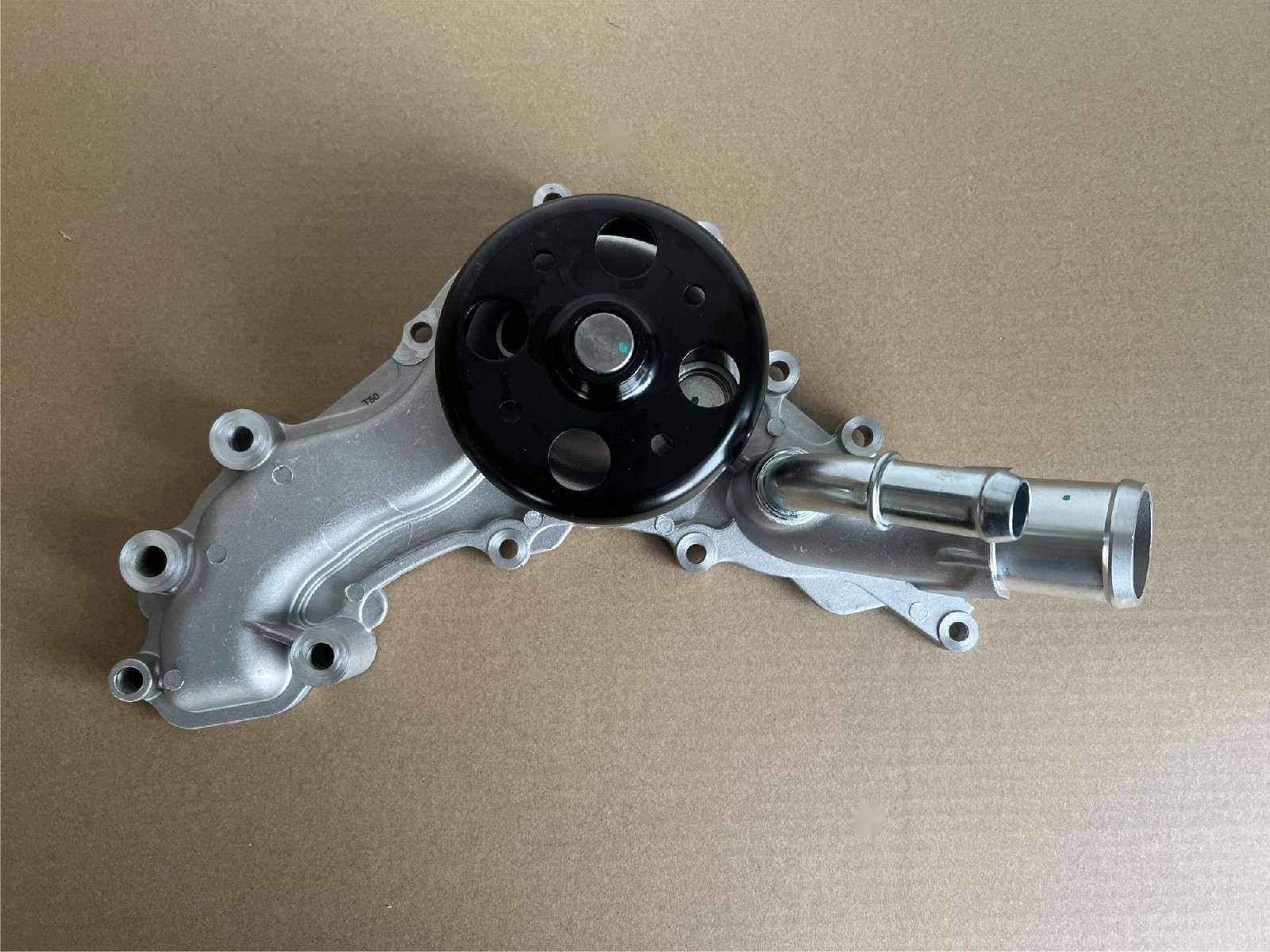 DS060705-Z12B 68311108AA US8160 JEEP  Water Pump