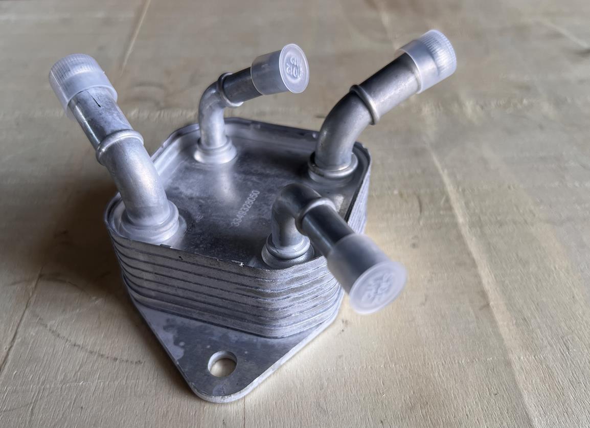 DS061774-A 01C071542 TOYOTA  Oil Cooler