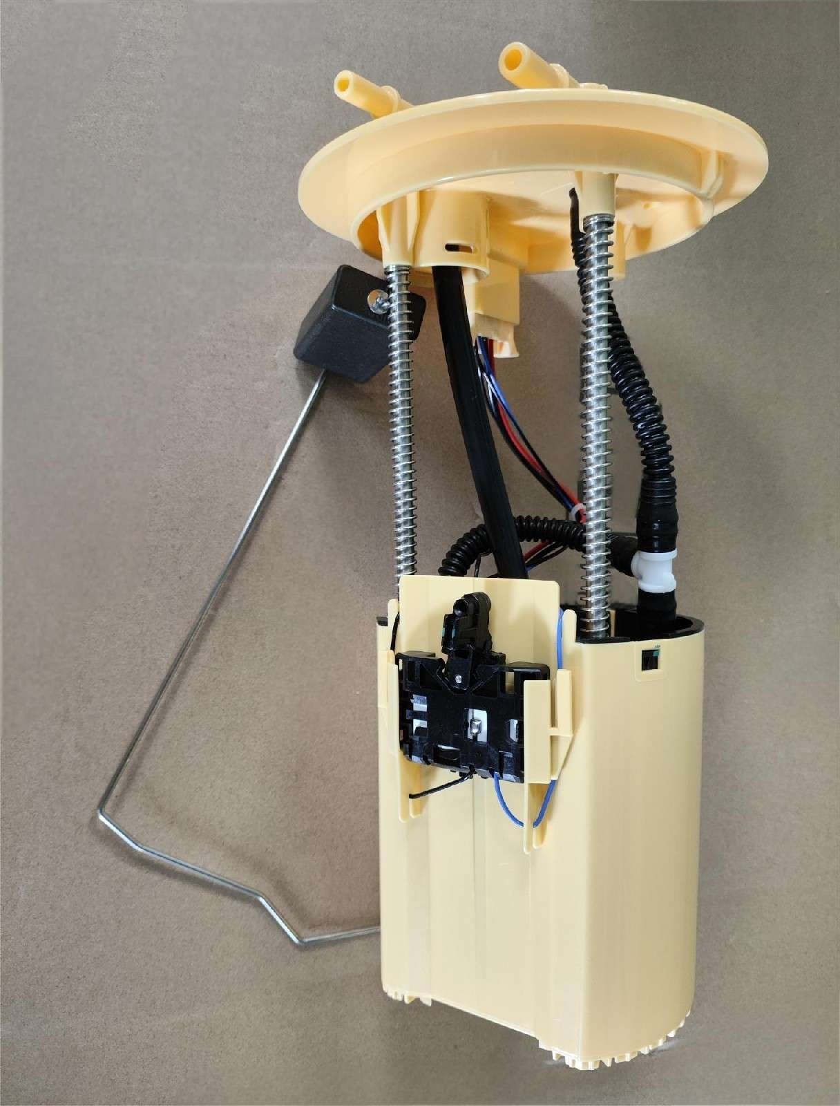 DS110227 AB39-9H307-EE 1749366 UC2J-13-35XB   Fuel Pump