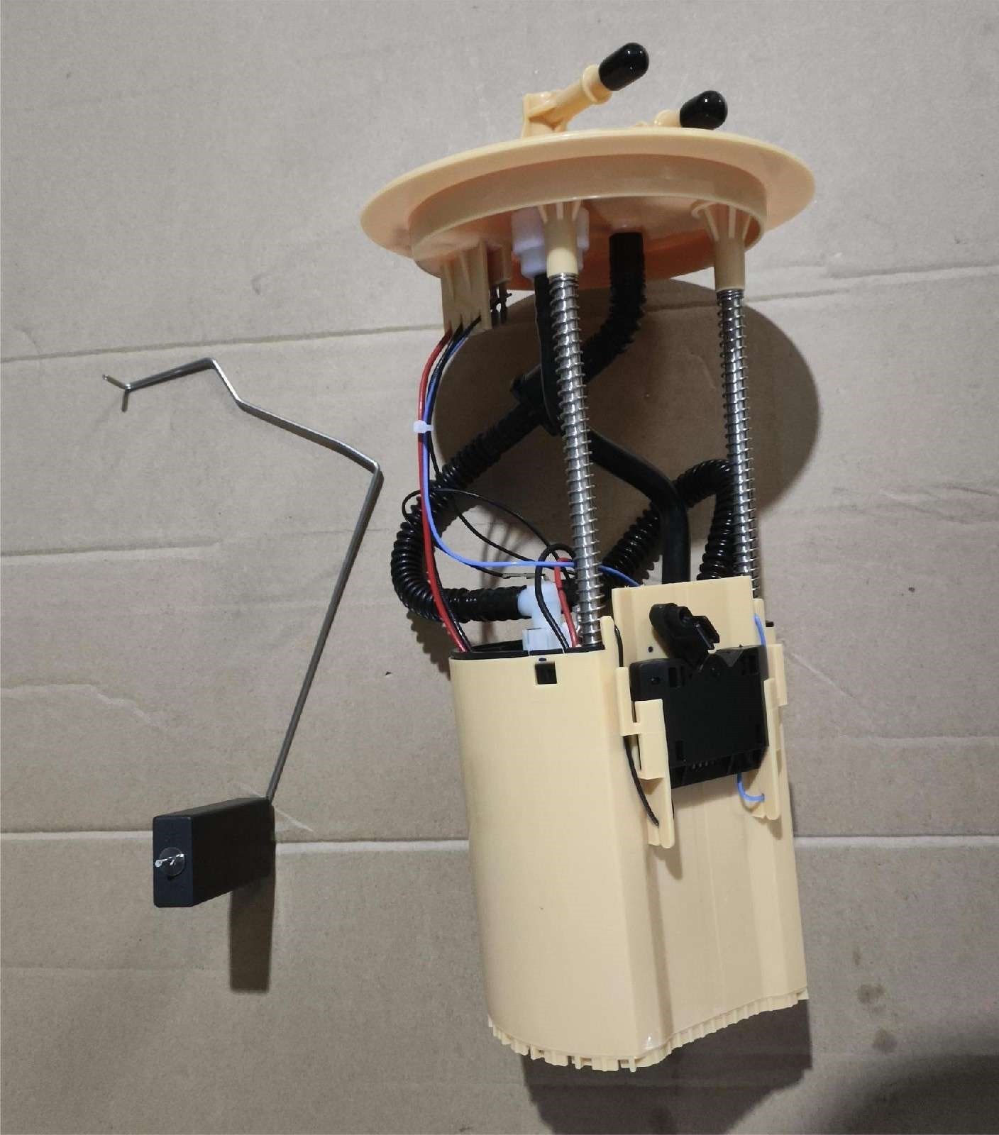 DS110227 AB39-9H307-EE 1749366 UC2J-13-35XB   Fuel Pump