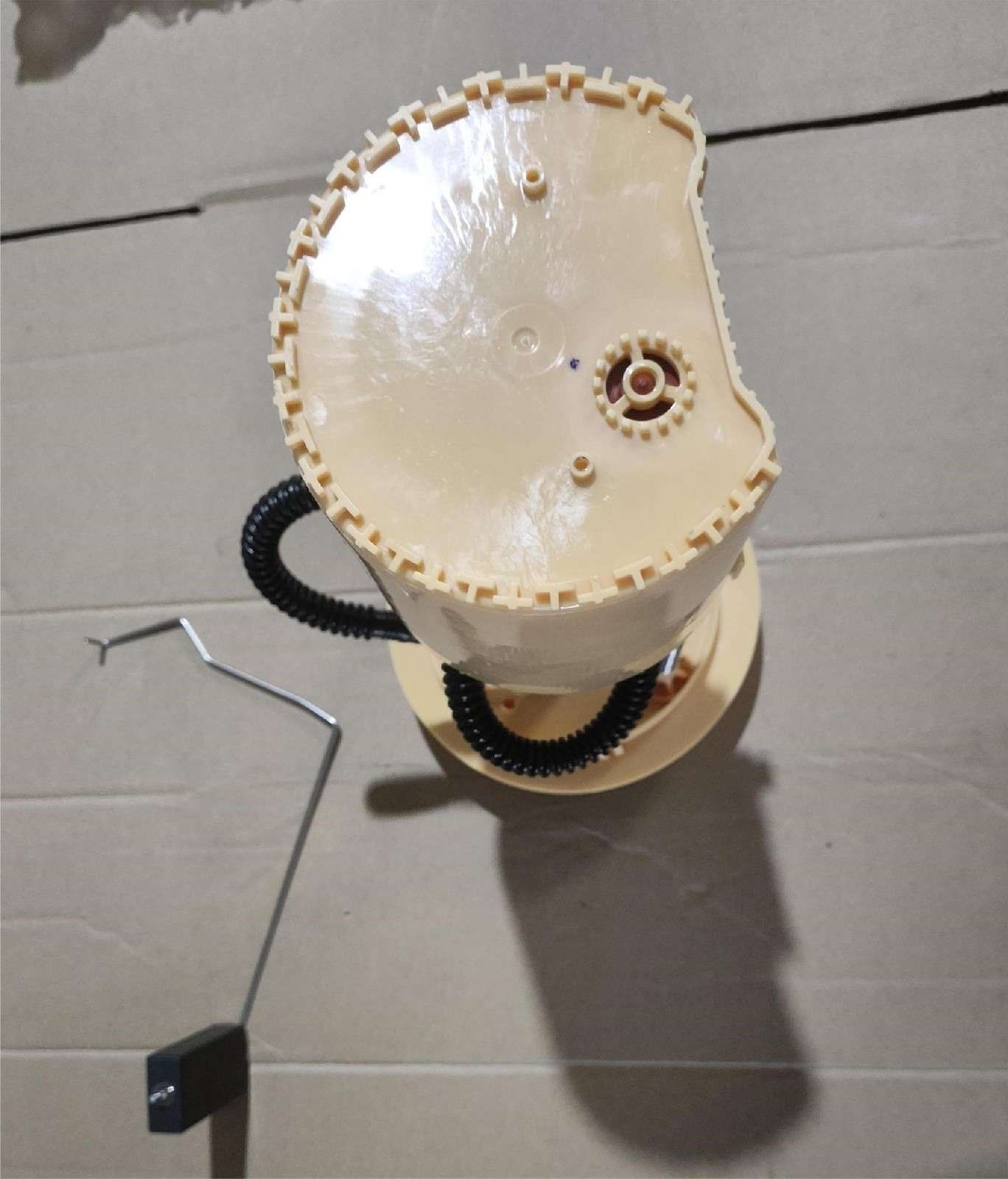 DS110227 AB39-9H307-EE 1749366 UC2J-13-35XB   Fuel Pump