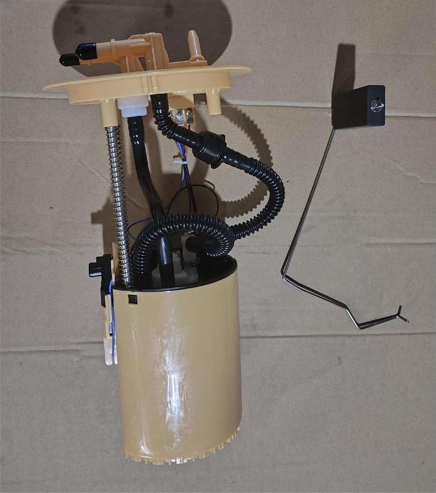DS110227 AB39-9H307-EE 1749366 UC2J-13-35XB   Fuel Pump
