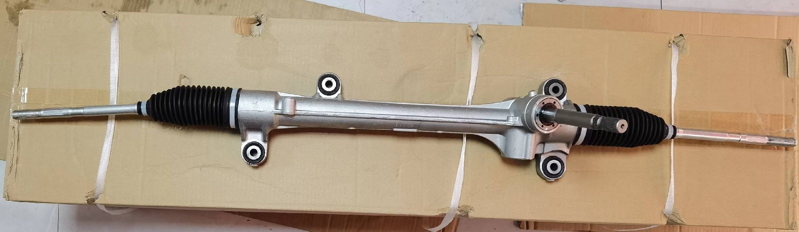 DS130293(DK) 45510-28122   Steering Rack(RHD)