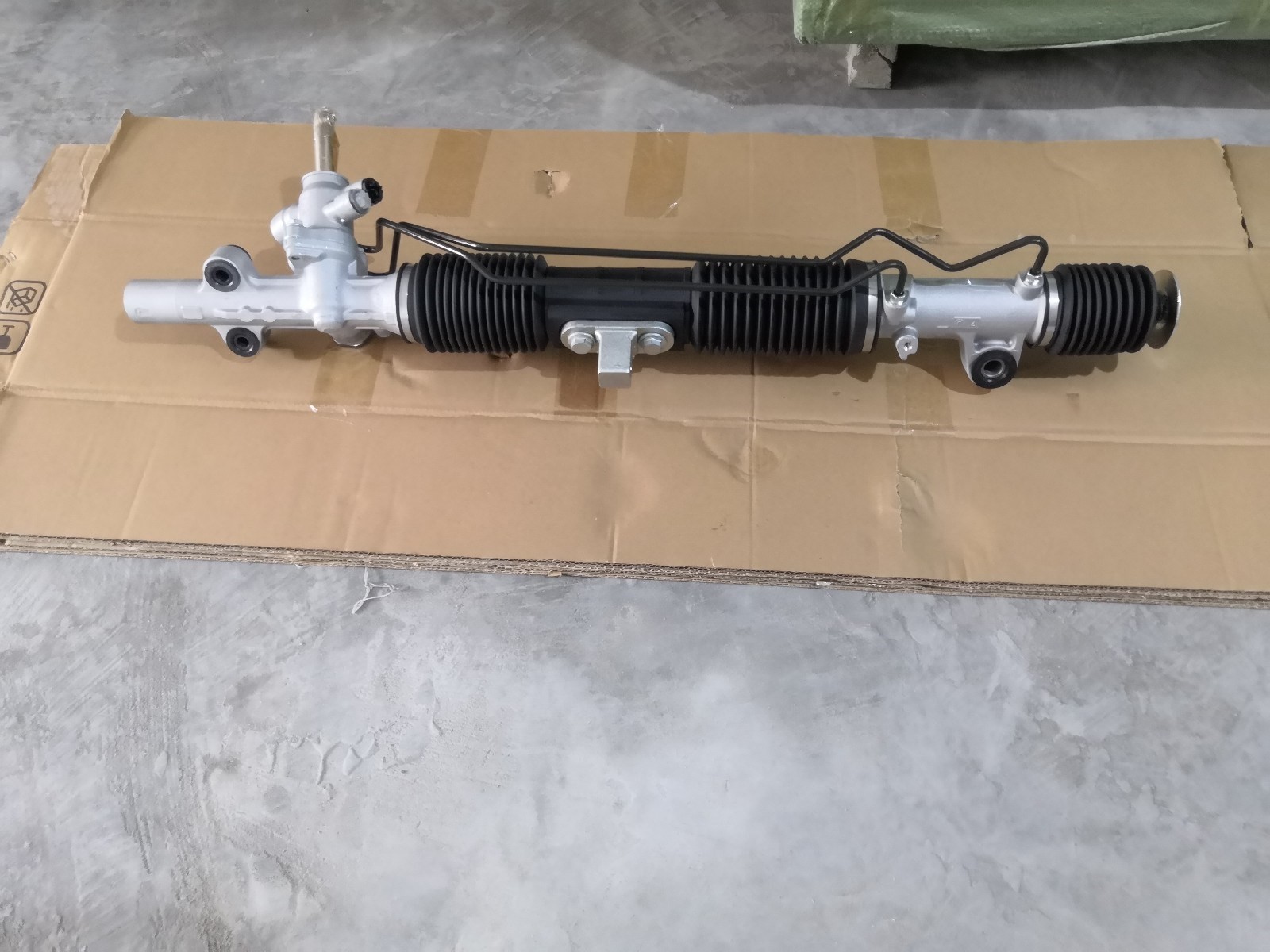 DS130597 YX8287   Steering Rack(RHD)