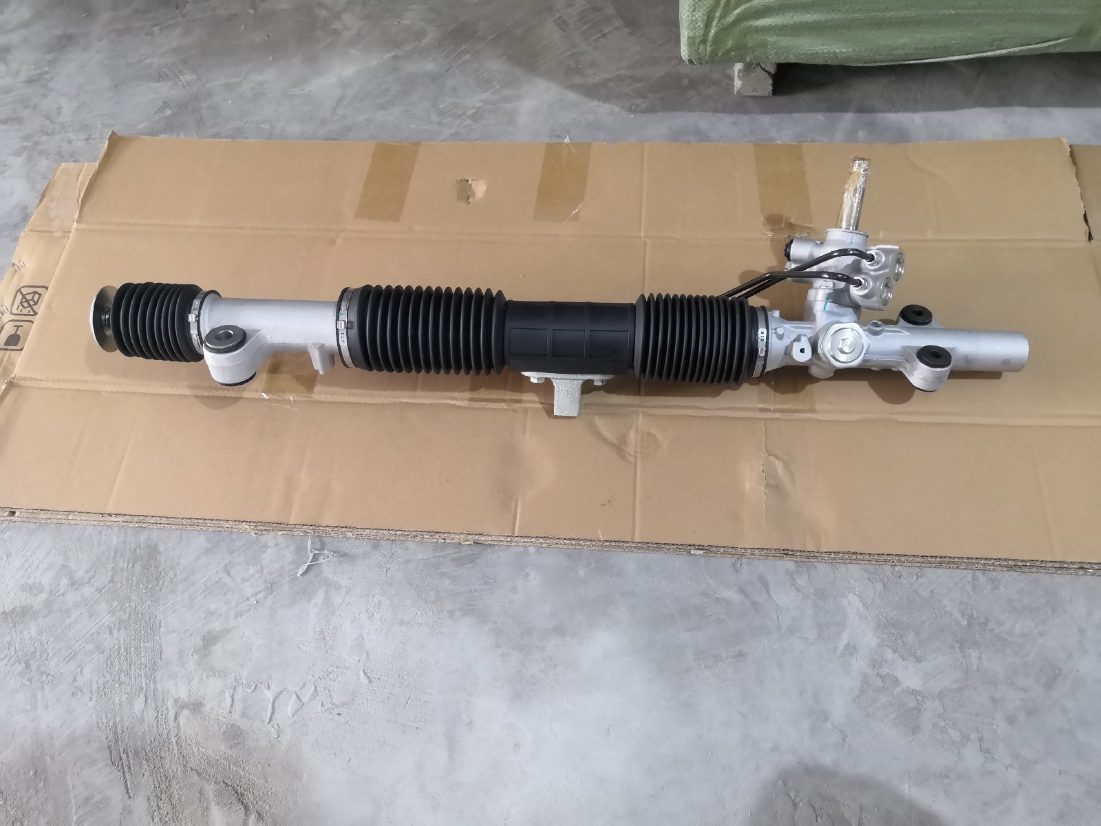 DS130597 YX8287   Steering Rack(RHD)