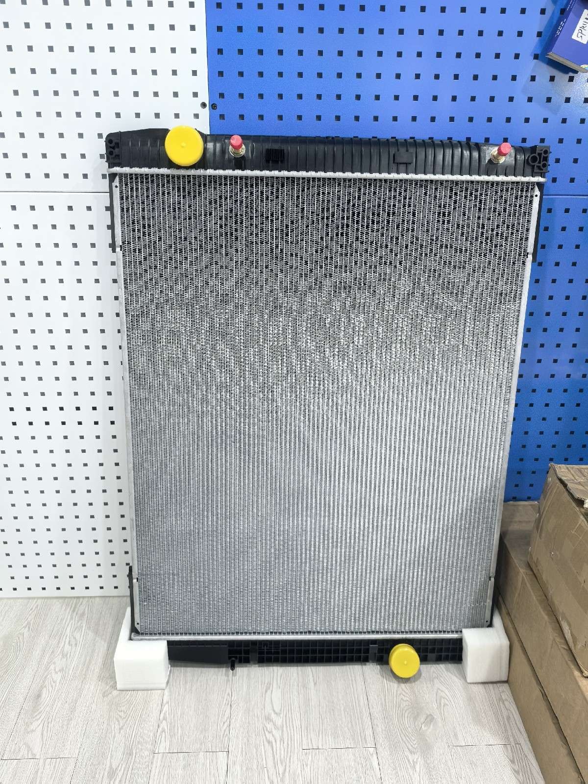 DS061720-A 9425001203   Auto Radiator