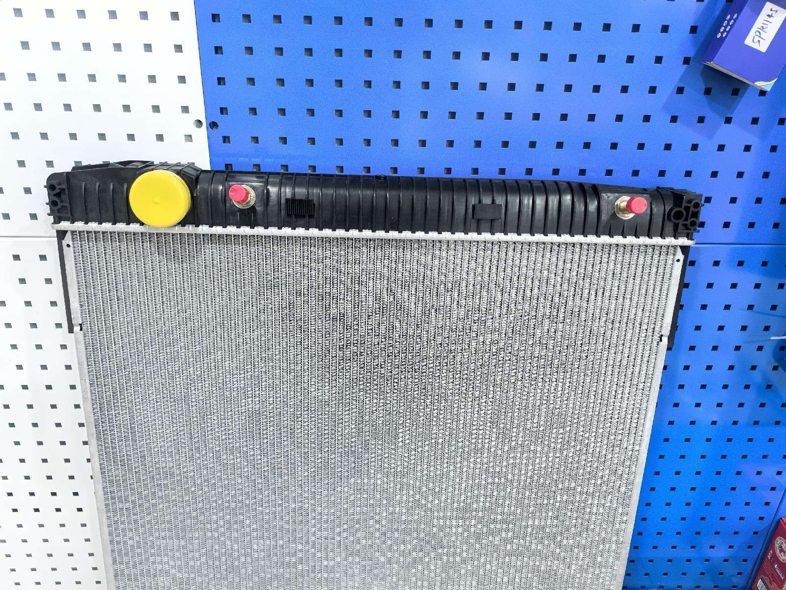 DS061720-A 9425001203   Auto Radiator
