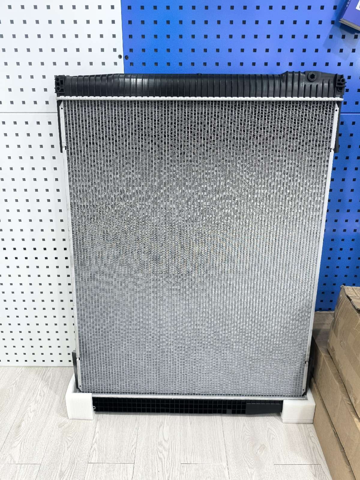 DS061720-A 9425001203   Auto Radiator