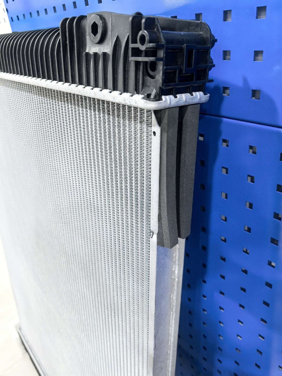 DS061720-A 9425001203   Auto Radiator