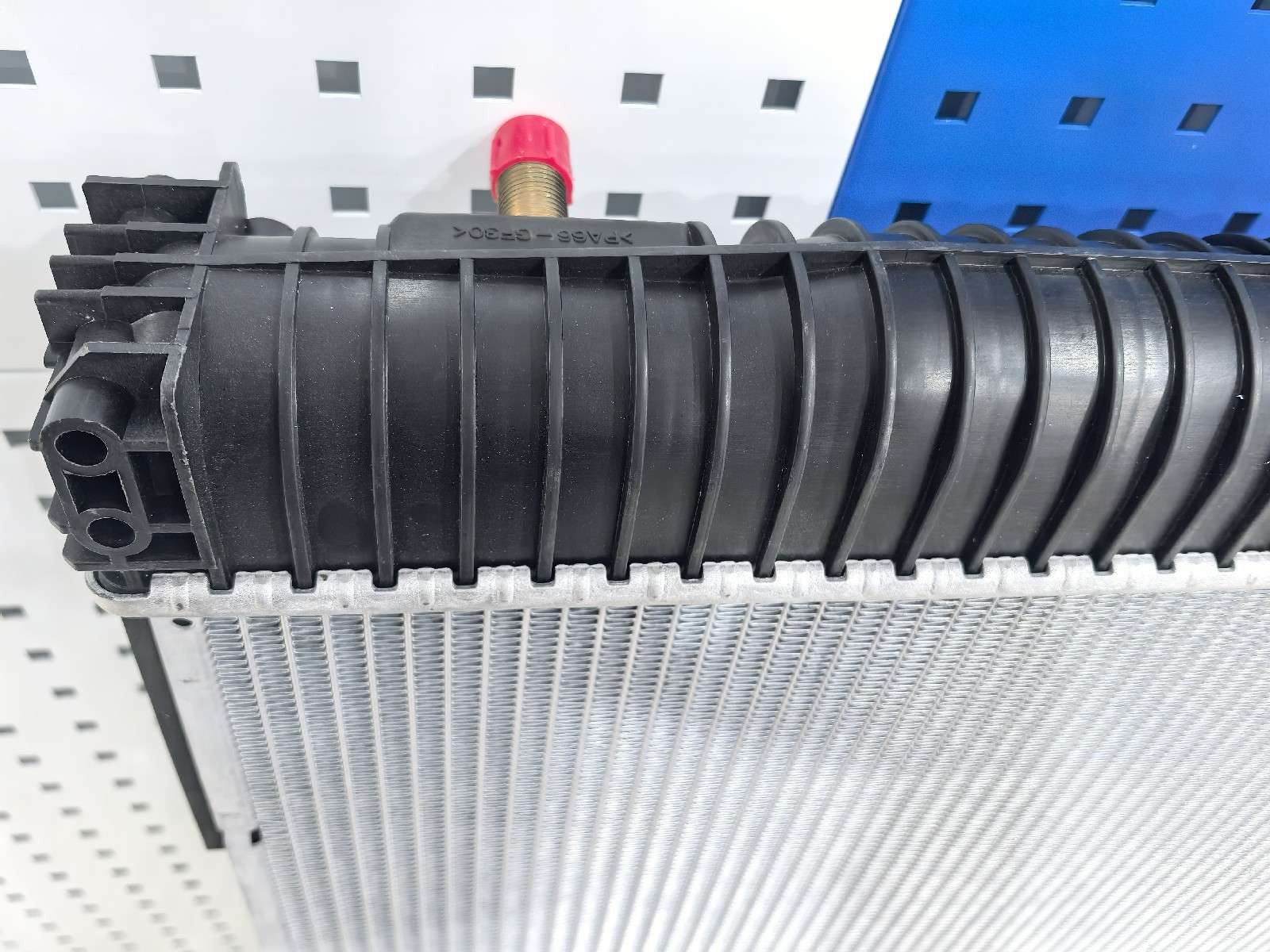 DS061720-A 9425001203   Auto Radiator