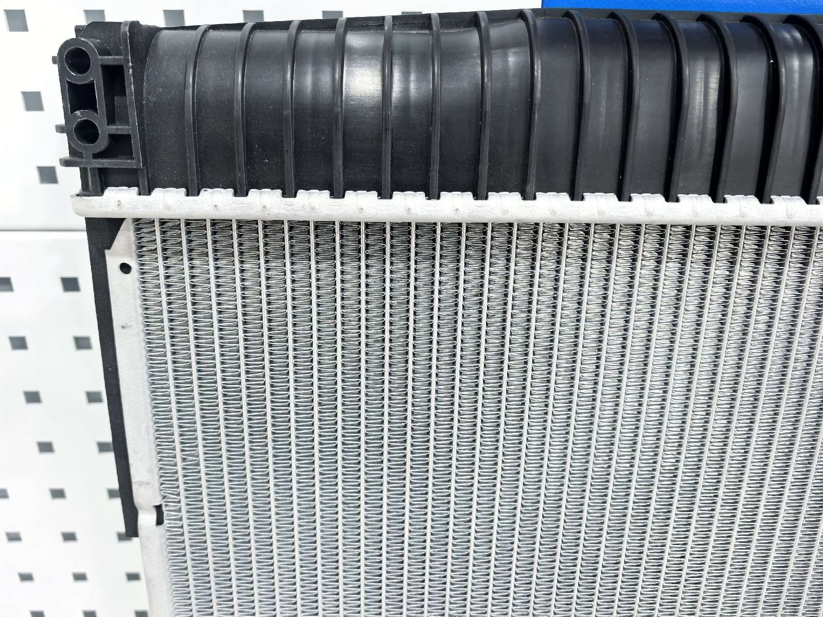 DS061720-A 9425001203   Auto Radiator