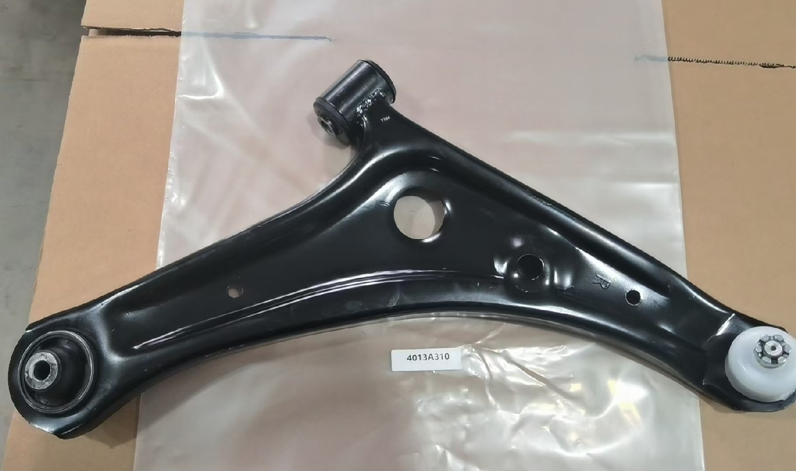 DS150673 4013A309 MITSUBISHI  Control Arm(RFD)